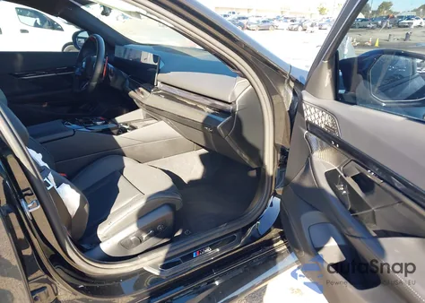 2026 BMW M5 z USA, uszkodzony, nr VIN WBS83FK06TCW13620